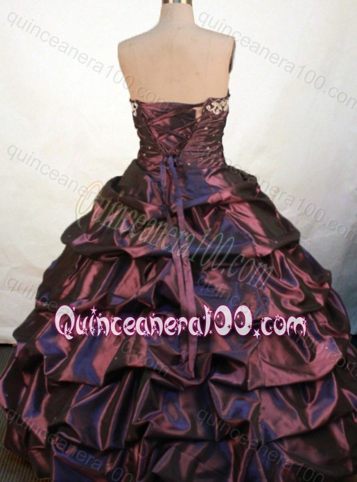 Burgundy Gorgeous Ball Gown Sweetheart Taffeta Quinceanera Dress with Appliques