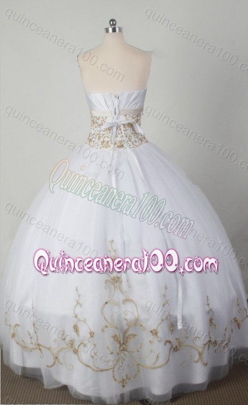 Simple Ball Gown Beading And Appliques Strapless White Quincenera Dresses