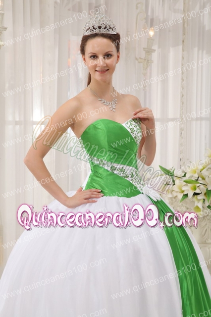 White Ball Gown Sweetheart Floor-length Organza Embroidery Quinceanera Dress