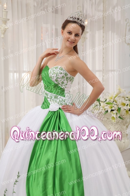 White Ball Gown Sweetheart Floor-length Organza Embroidery Quinceanera Dress