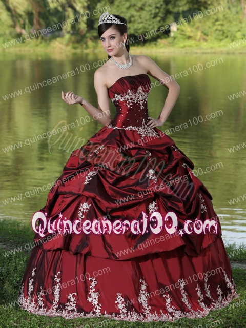 Custom Made Burgundy Quinceanera Dress Party Wear With Satin Embroidery Decorate