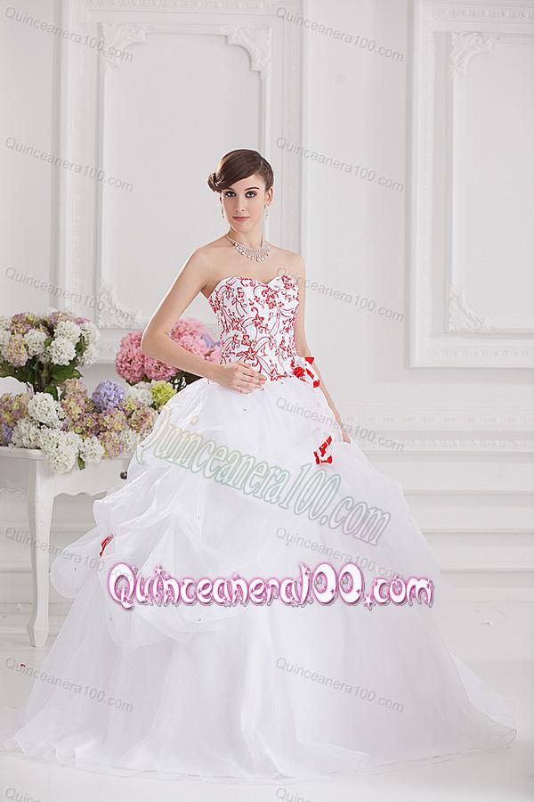 2014 Ball Gown Sweetheart Appliques and Pick ups Quinceanera Dress in White