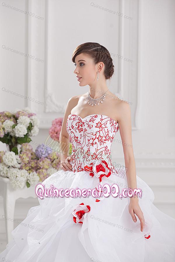 2014 Ball Gown Sweetheart Appliques and Pick ups Quinceanera Dress in White