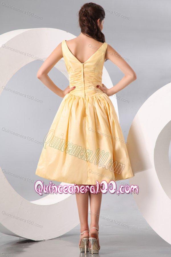 A-line Light Yellow V-neck Knee-length Ruching Dresses for Dama