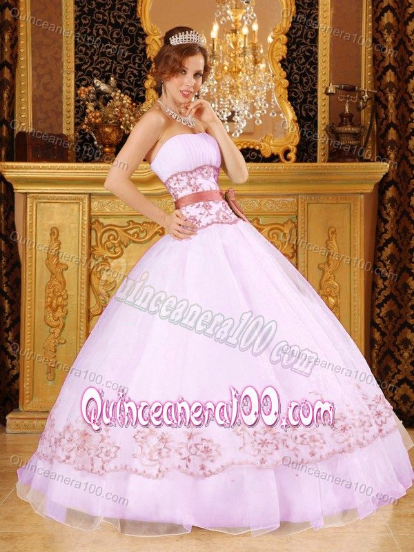 White Strapless Floor-length Quinceanera Dress with Appliques