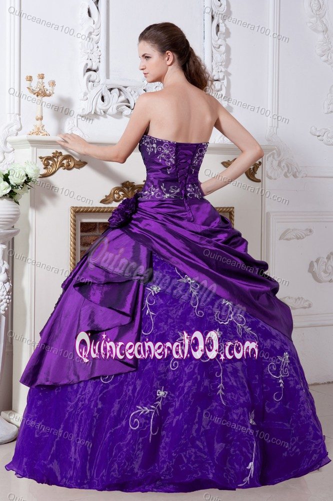 Purple Embroidery Quinceanera Dress Made in Taffeta and Organza