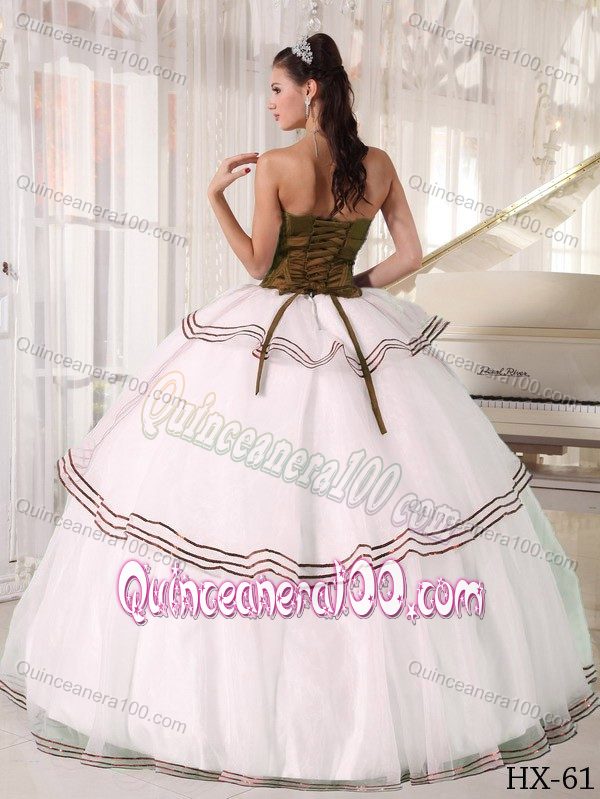 Brown and White Dresses For a Quince Decorated Brown Hemline