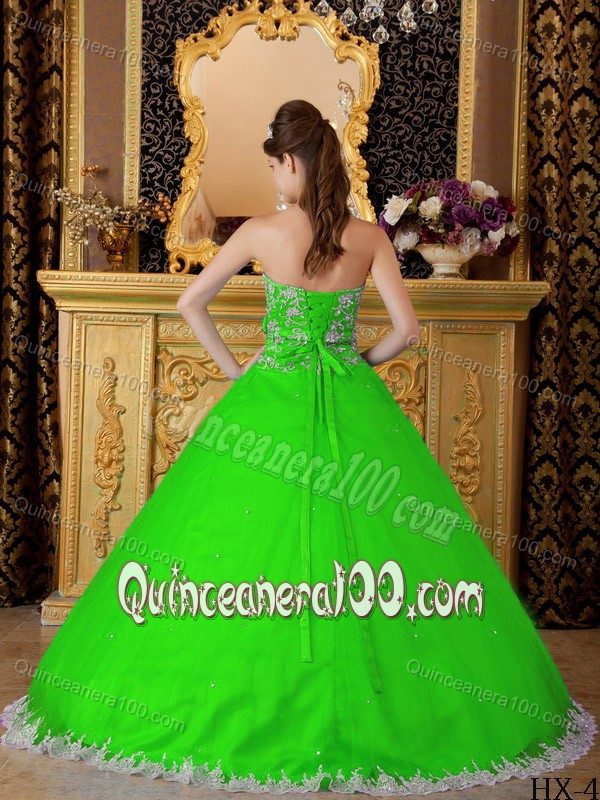 Spring Green Appliques Decorated white Lace Quinceanera Gowns