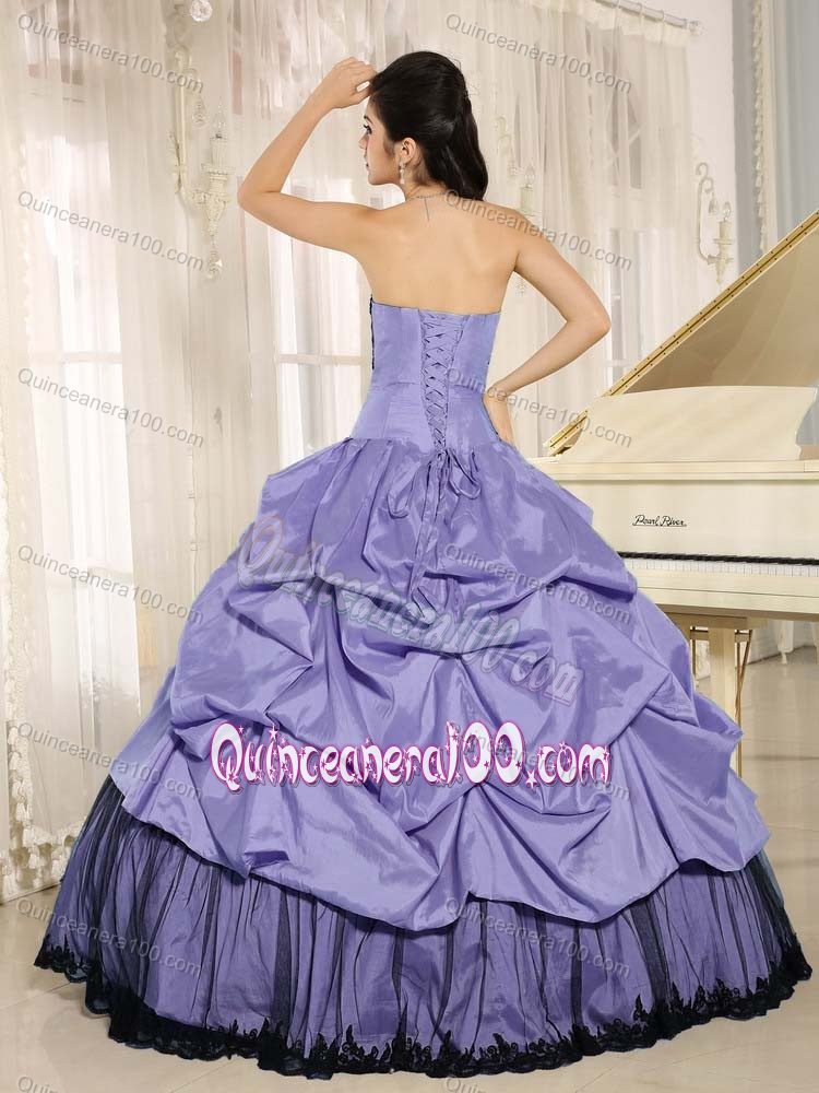 Light Purple and Black Pick-ups and Appliques Quince Dresses