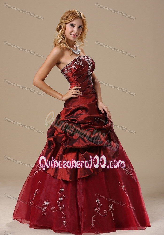 Voguish Embroidery Strapless Dresses for a Quince in Burgundy