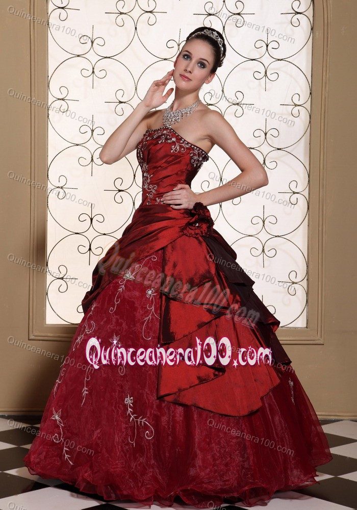 Wine Red Pick-ups Embroidery Quinceanera Party Dress in Fashion