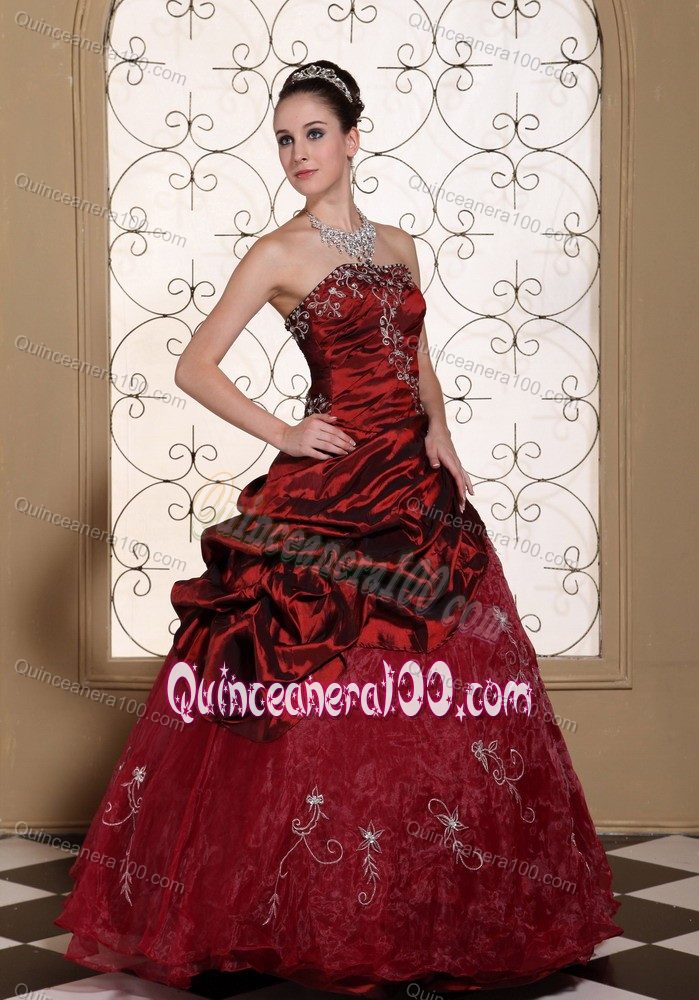 Wine Red Pick-ups Embroidery Quinceanera Party Dress in Fashion