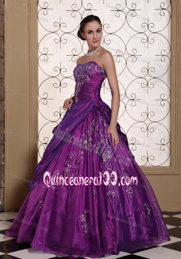 Modest Ball Gown Embroidery Quinceanera Gown Dress Ball Gown