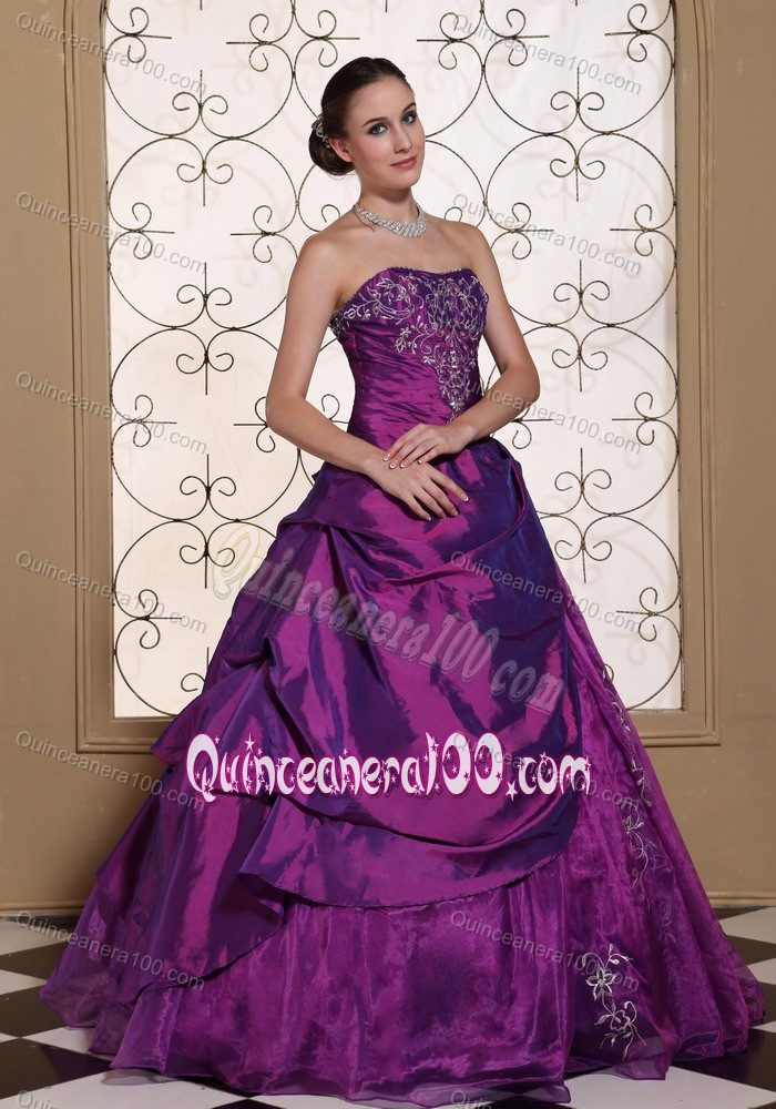 Modest Ball Gown Embroidery Quinceanera Gown Dress Ball Gown