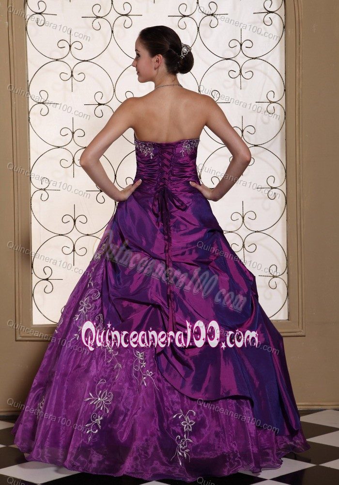 Modest Ball Gown Embroidery Quinceanera Gown Dress Ball Gown