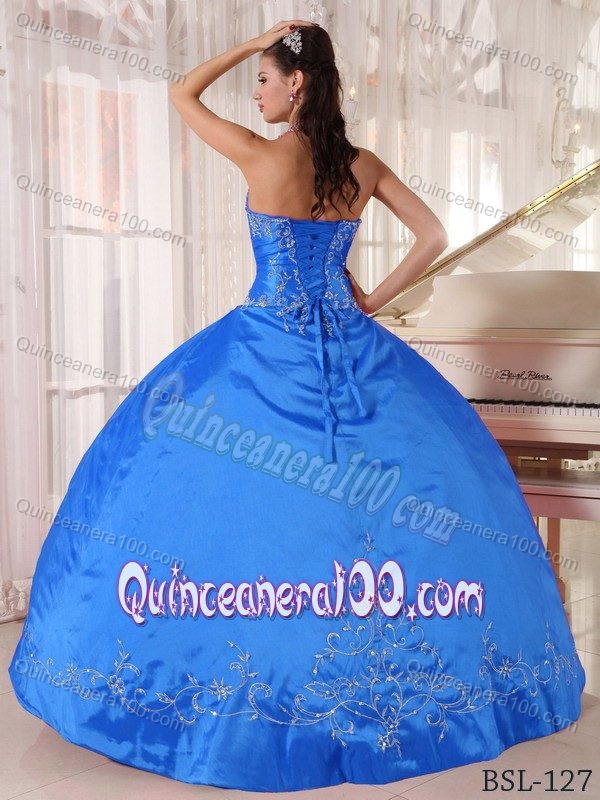 Embroidery Ball Gown Halter Floor-Length Taffeta Appliques