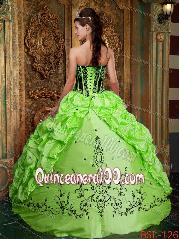 Strapless Spring Green Embroidery Pick-ups Quinceanera Gowns