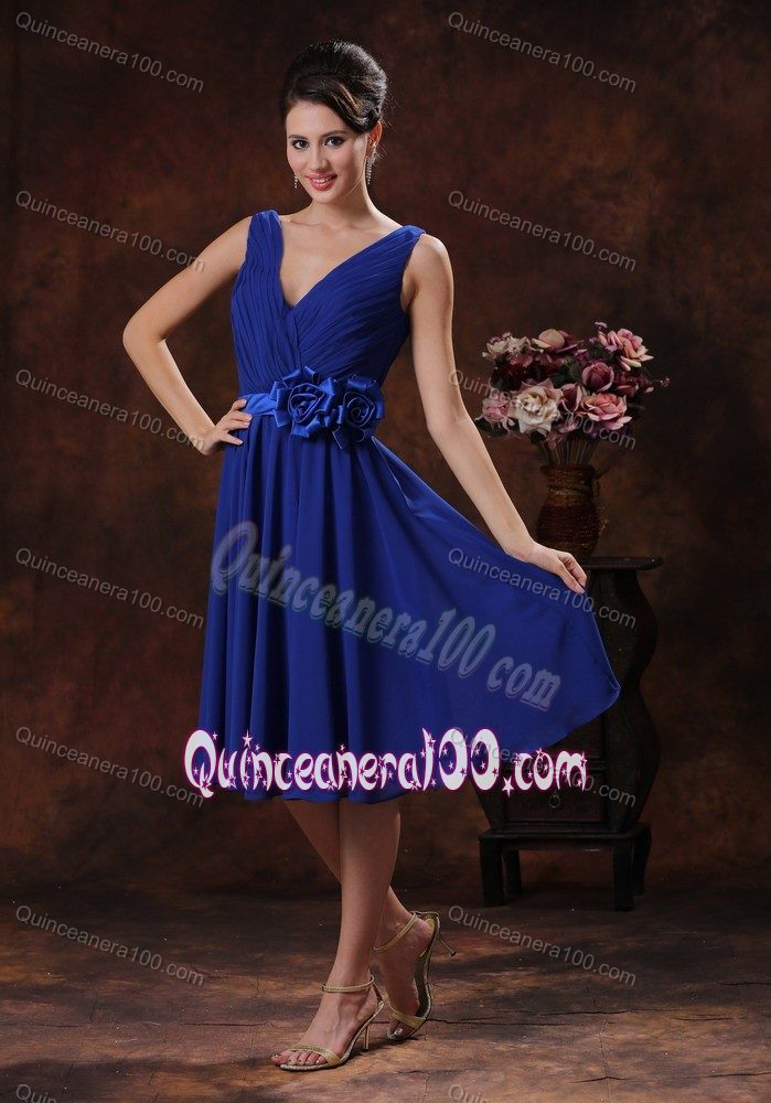 Chiffon V-neck Roral Blue Dama Dress With Ruches and a Sash