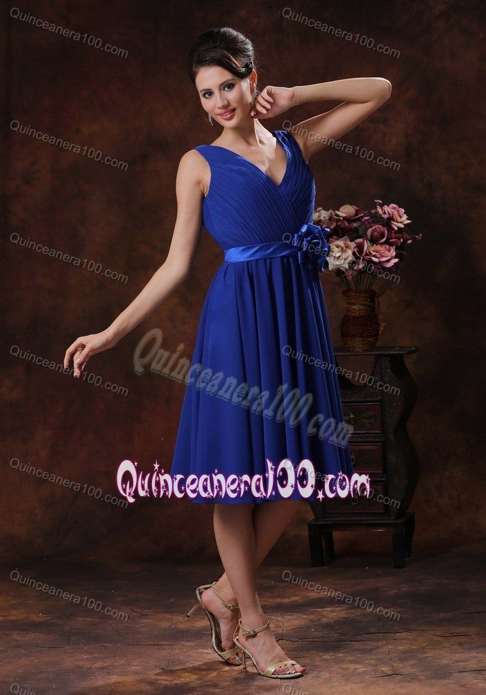 Chiffon V-neck Roral Blue Dama Dress With Ruches and a Sash