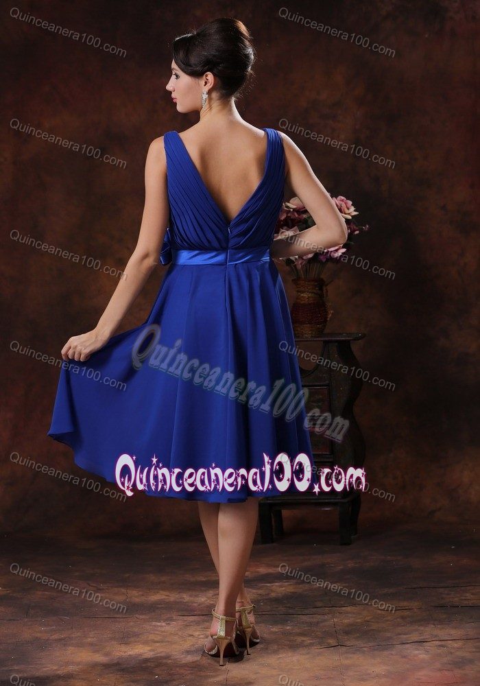 Chiffon V-neck Roral Blue Dama Dress With Ruches and a Sash