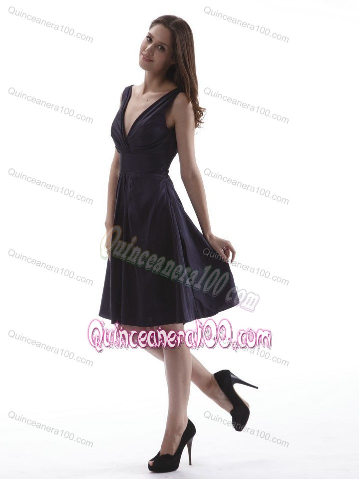 Knee-length Taffeta V-neck A-line Dama Dress in Dark Purple