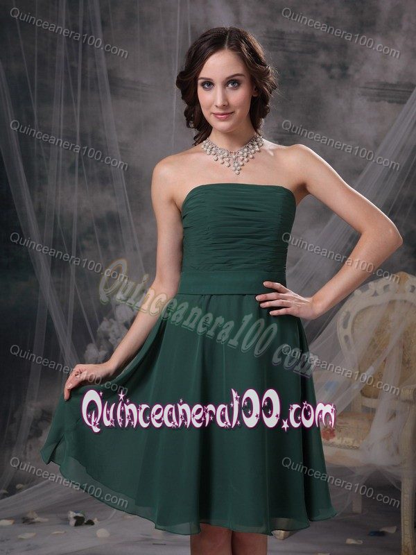 A-line Dark Green Strapless Ruche Chiffon Dama Dress Knee-length