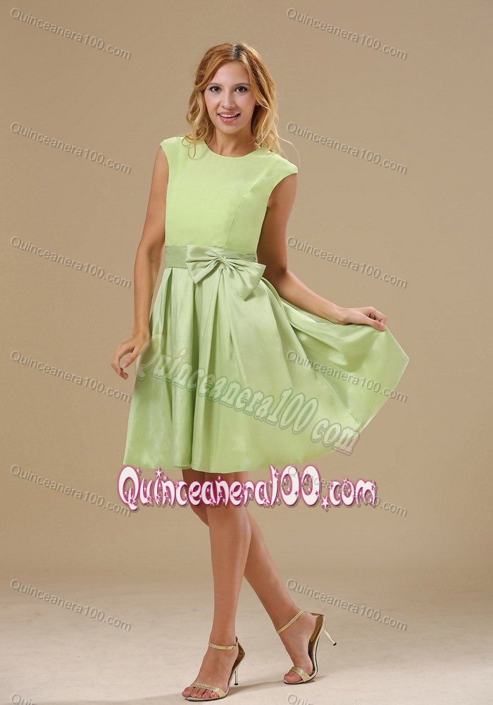 Scoop Yellow Green Knee-length Chiffon Dama Dress with Bowknot