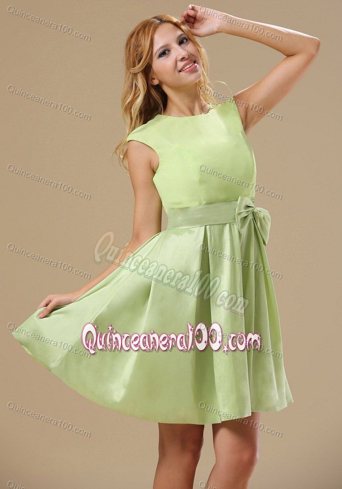 Scoop Yellow Green Knee-length Chiffon Dama Dress with Bowknot