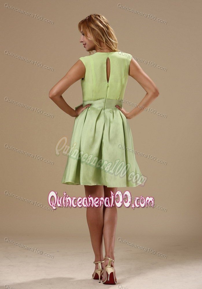 Scoop Yellow Green Knee-length Chiffon Dama Dress with Bowknot