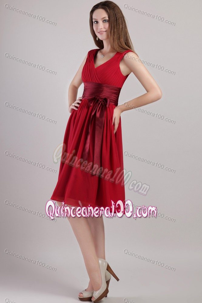 Wine Red Empire V-neck Knee-length Dama Dresses