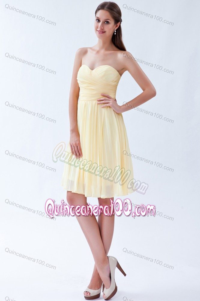 Stylish Light Yellow Pleated Sweetheart Chiffon Party Dama Dresses