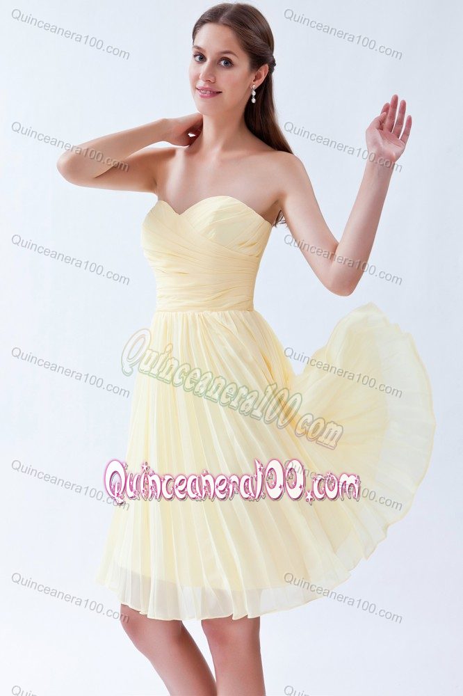 Stylish Light Yellow Pleated Sweetheart Chiffon Party Dama Dresses