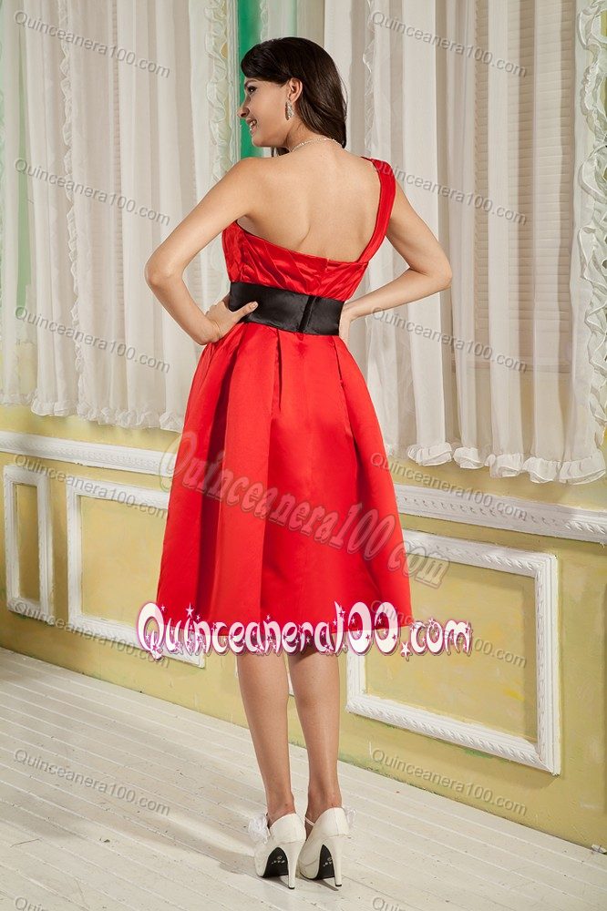 Red and Black One Shoulder Knee-length Dama Dress for Quinceaneras