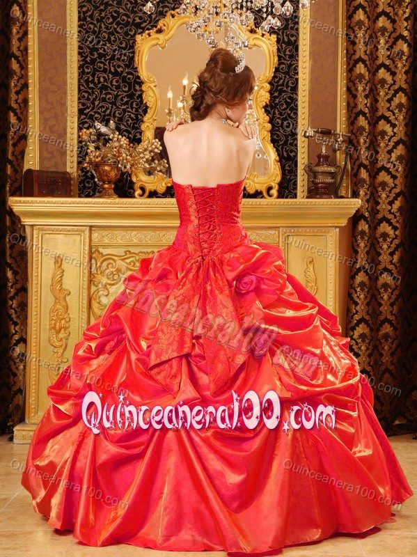 Breathtaking Hand Made Flowers Quinces Dresses with Pick-ups