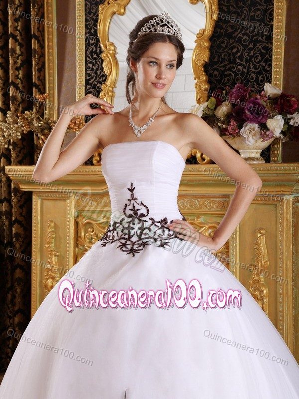 Simple Strapless White Tulle Bodice Dress for Quince with Appliques