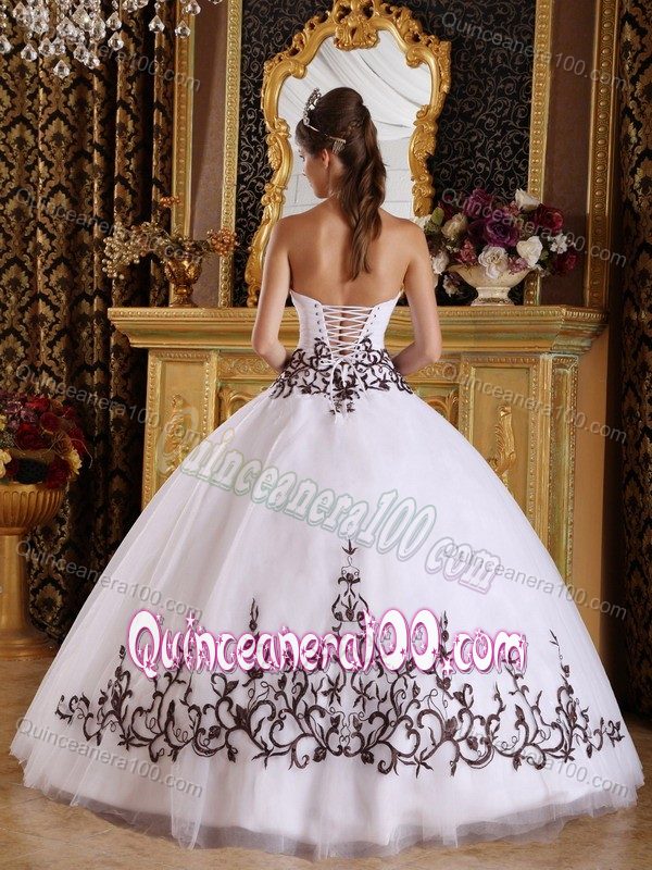 Simple Strapless White Tulle Bodice Dress for Quince with Appliques