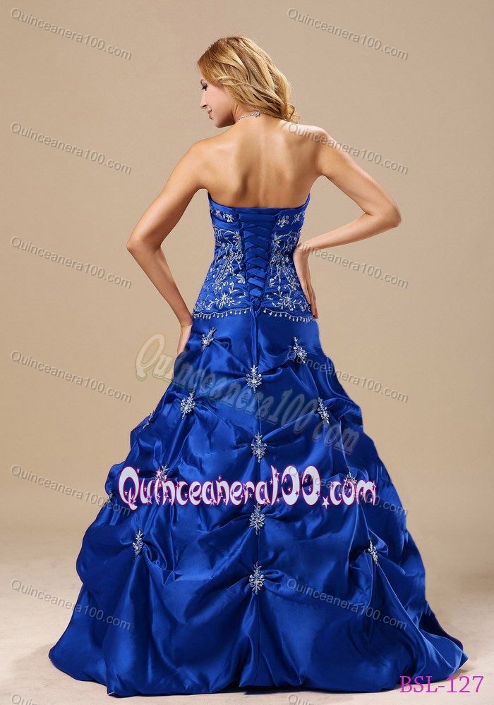 Attractive Strapless Pick-ups Quinceanera Dresses with Embroidery