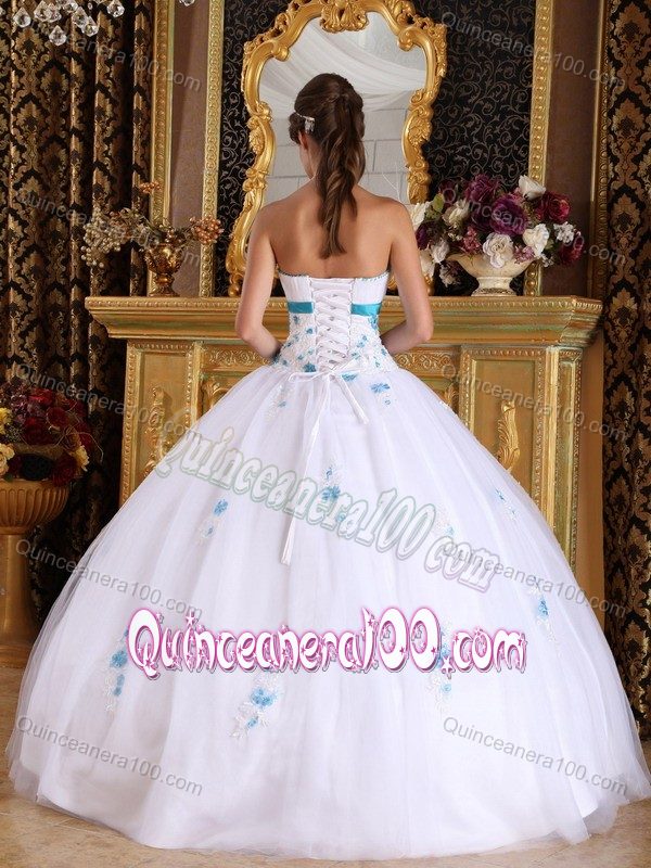 2015 White Ball Gown Strapless Quinceanera Gown with Appliques