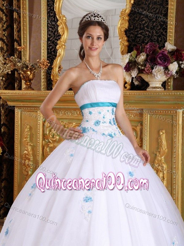 2015 White Ball Gown Strapless Quinceanera Gown with Appliques