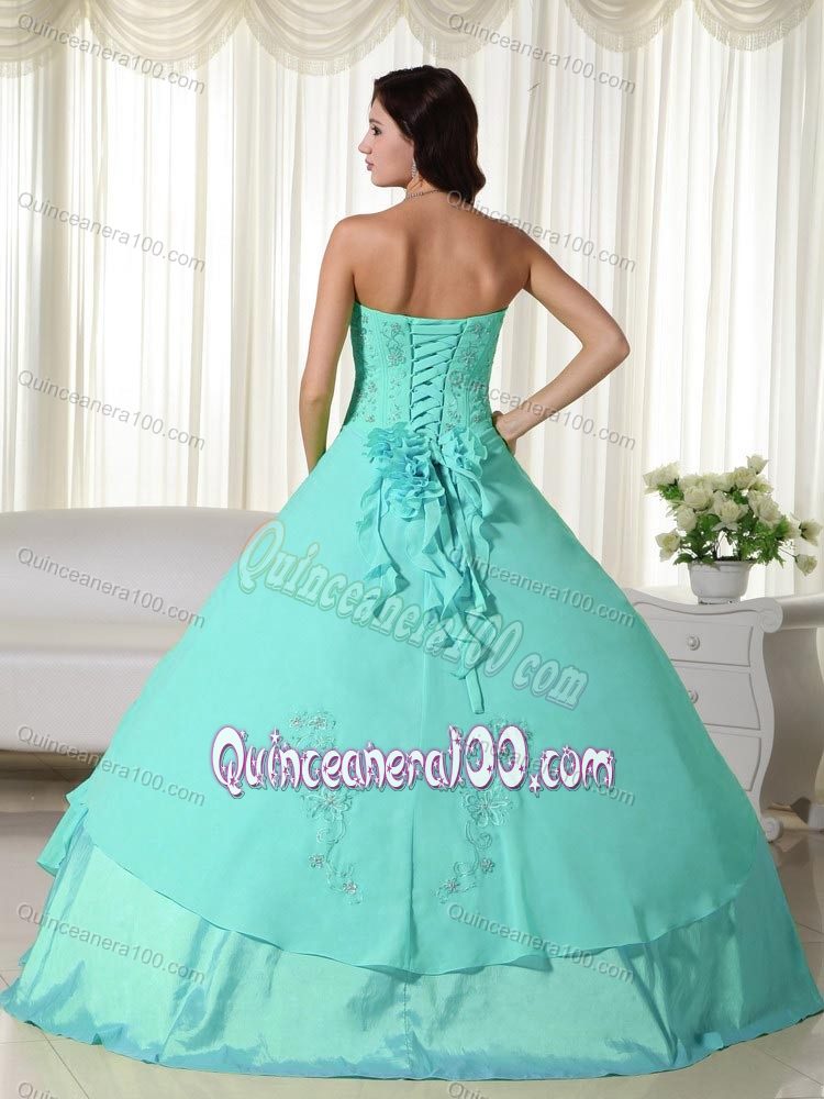 Sweetheart Beading Embroidery Quinceanera Dresses with Ruffles