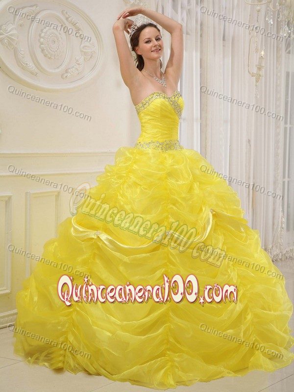 Latest Yellow Sweetheart Beading Quinceanera Gowns with Pick-ups