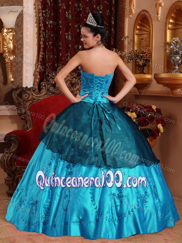 Recommended Sweetheart Satin Quinces Dresses with Embroidery