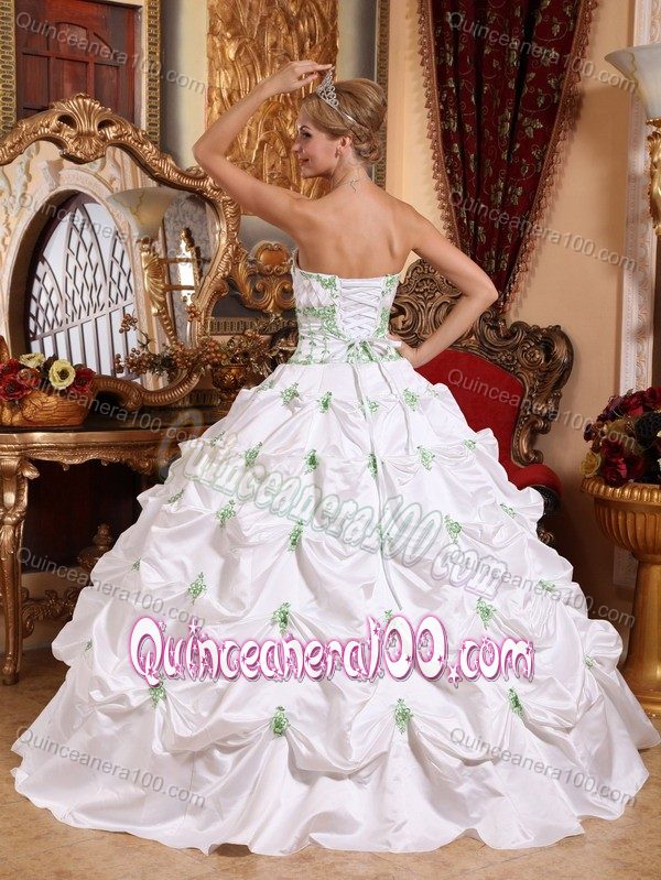 Princess White Pick-ups Appliques Dresses for Quince in Taffeta