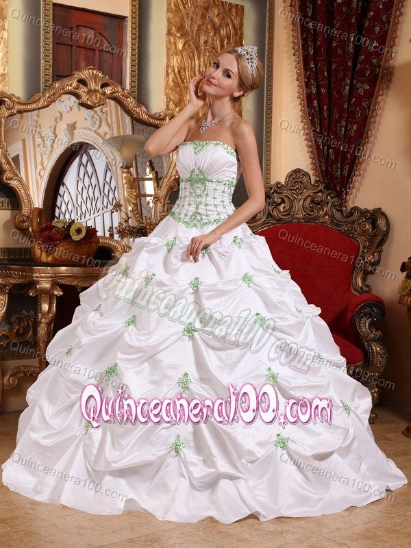 Princess White Pick-ups Appliques Dresses for Quince in Taffeta