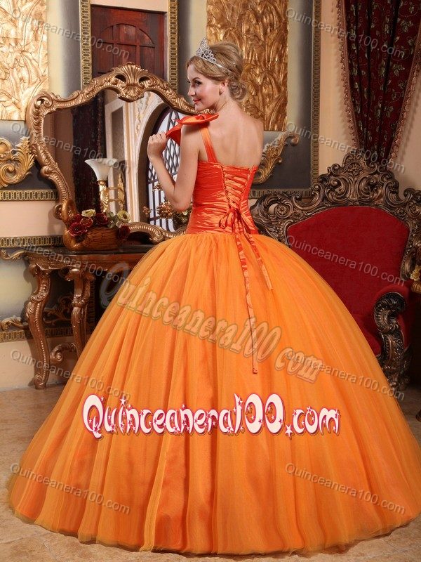 One Shoulder Ruching Tulle Quince Dresses with Beading in Orange