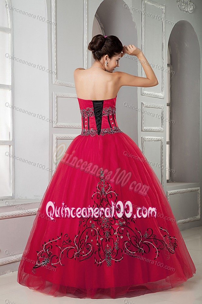 Red Sweetheart Embroidery Quinceanera Dresses in Tulle Wholesale