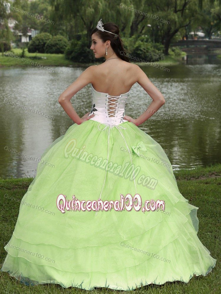 Wholesale Yellow Green and White Quince Dress with Embroidery