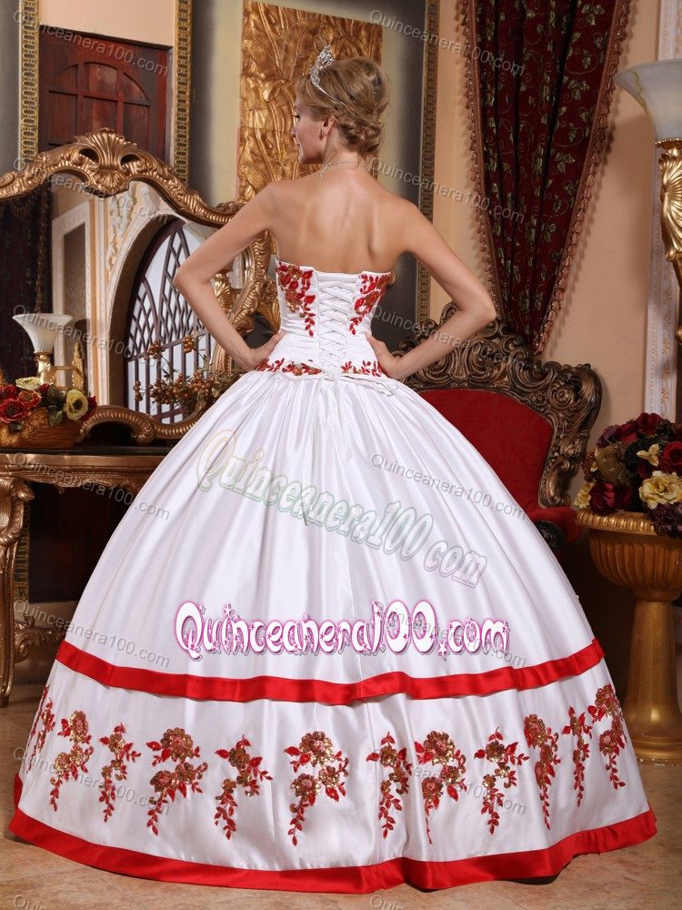 Chic Sweetheart Pleated White Sweet 15 Dresses with Red Appliques