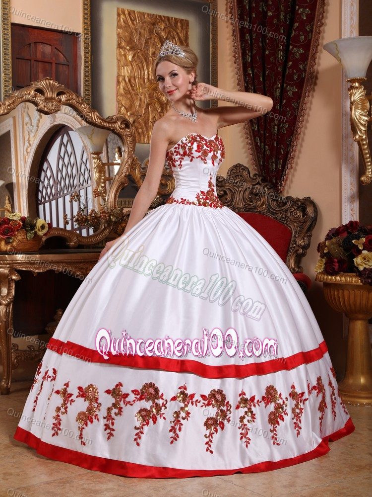 Chic Sweetheart Pleated White Sweet 15 Dresses with Red Appliques