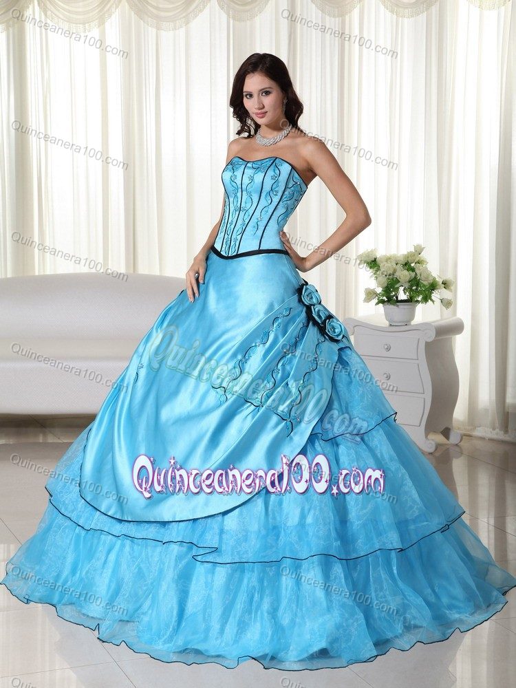 Aqua Blue Embroidery Strapless Sweet 16 Dresses with Black Hem